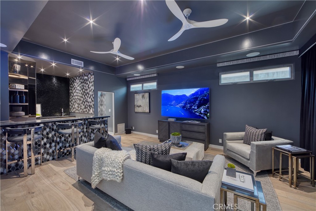 2522 The Strand Property Photo 16