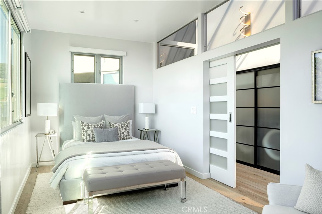2522 The Strand Property Photo 20