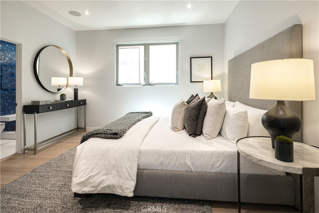 2522 The Strand Property Photo 23