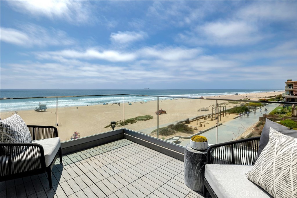 2522 The Strand Property Photo 26