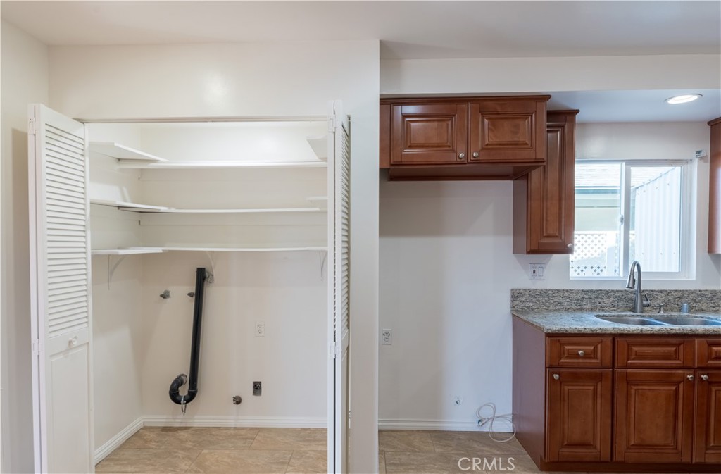 16827 S Raymond Avenue Property Photo 18