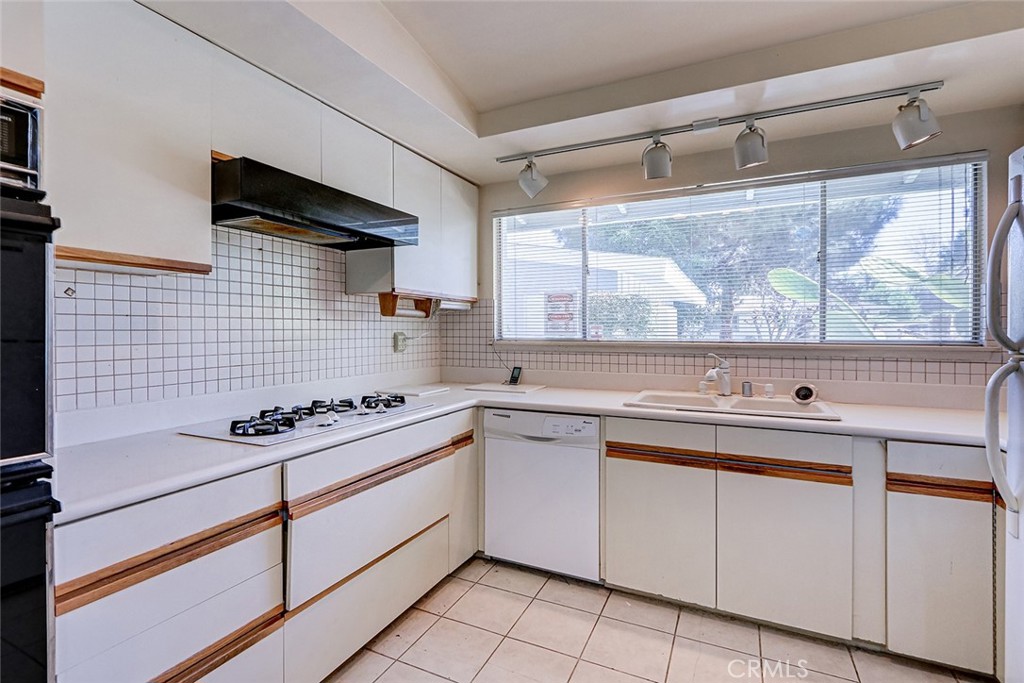 27033 Indian Peak Property Photo 9