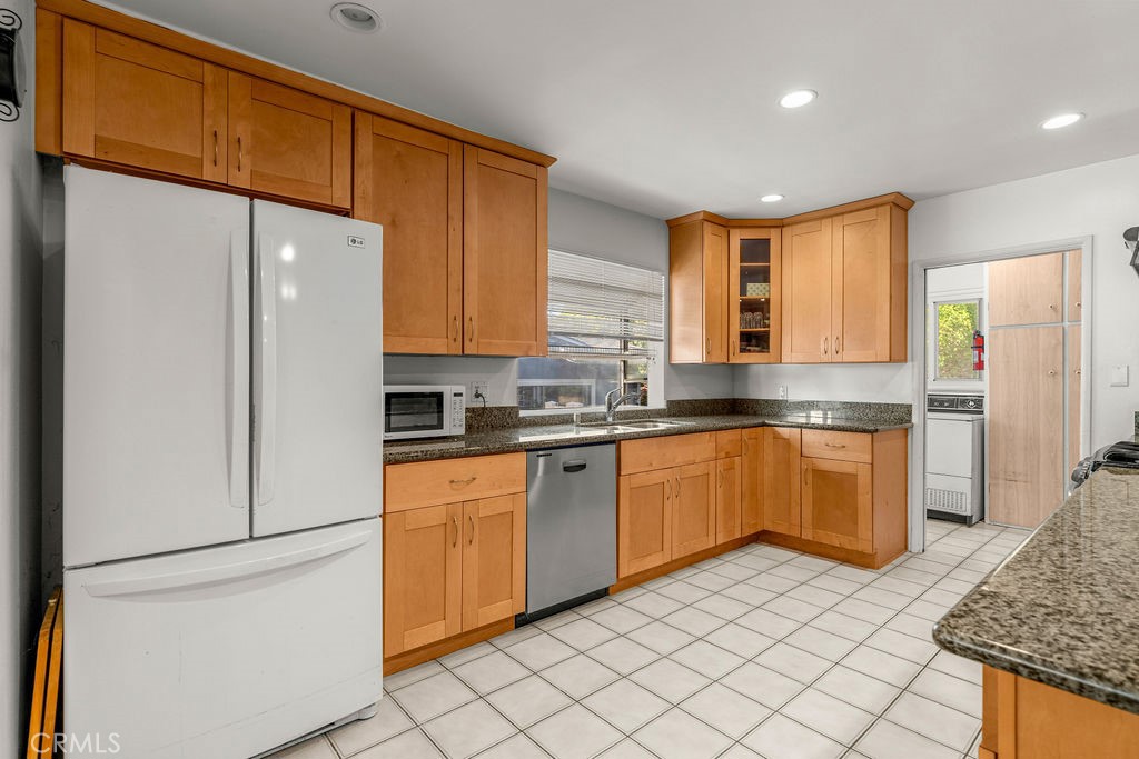 7419 W 89th Street Property Photo 6