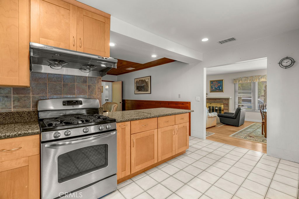 7419 W 89th Street Property Photo 7