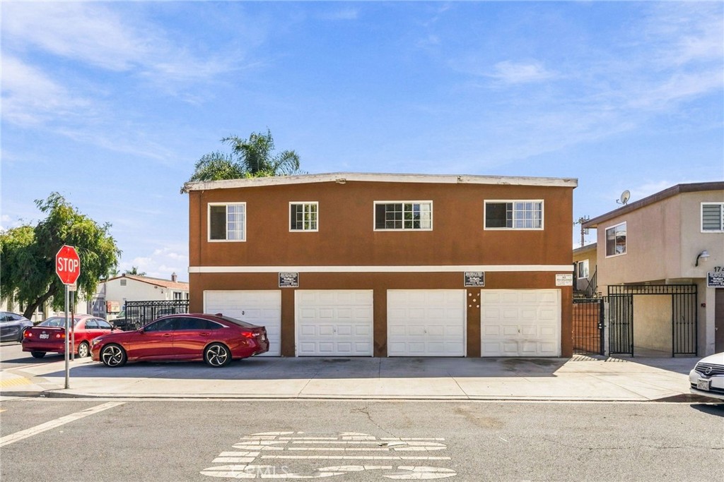 5333 Pine Avenue Property Photo 3
