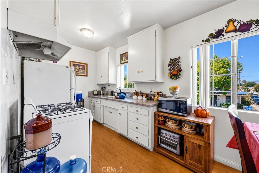 5333 Pine Avenue Property Photo 5