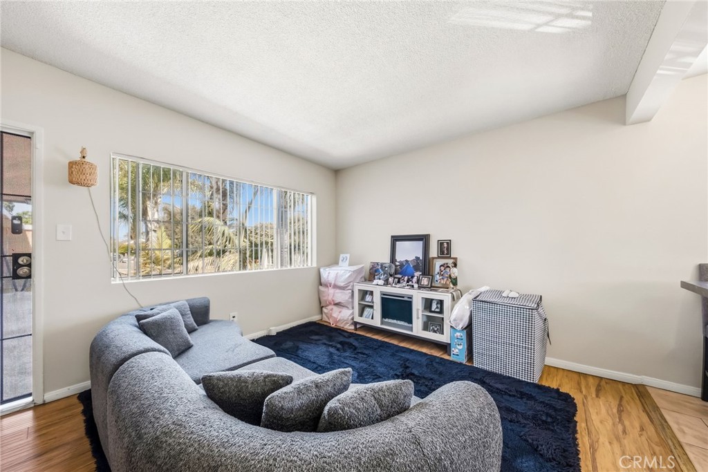 5333 Pine Avenue Property Photo 8