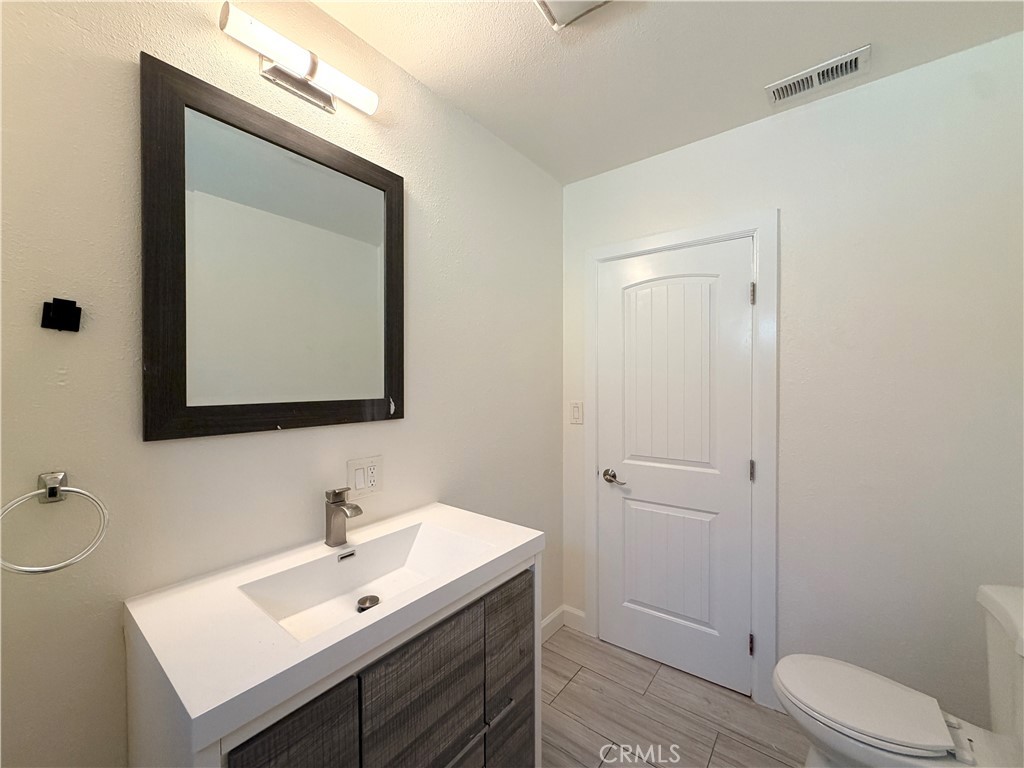 10318 Burin Avenue Property Photo 12