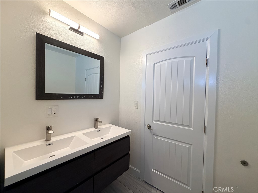 10318 Burin Avenue Property Photo 16