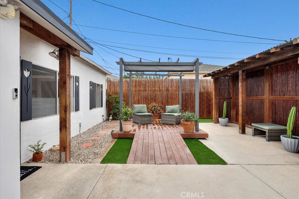 744 1/2 Flower Avenue Property Photo 1