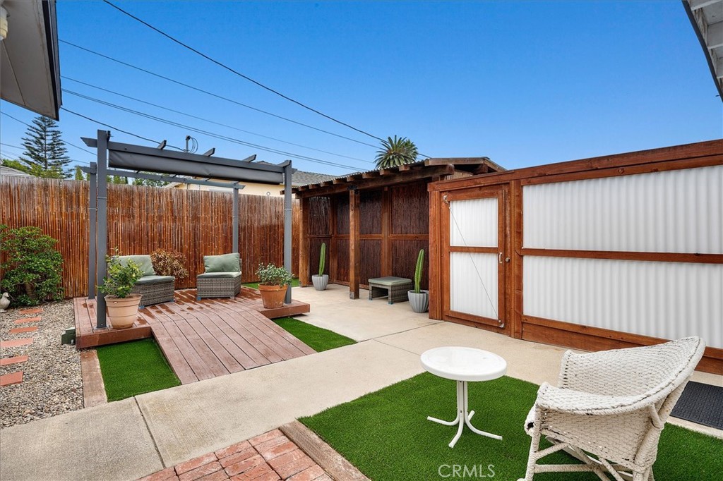 744 1/2 Flower Avenue Property Photo 2