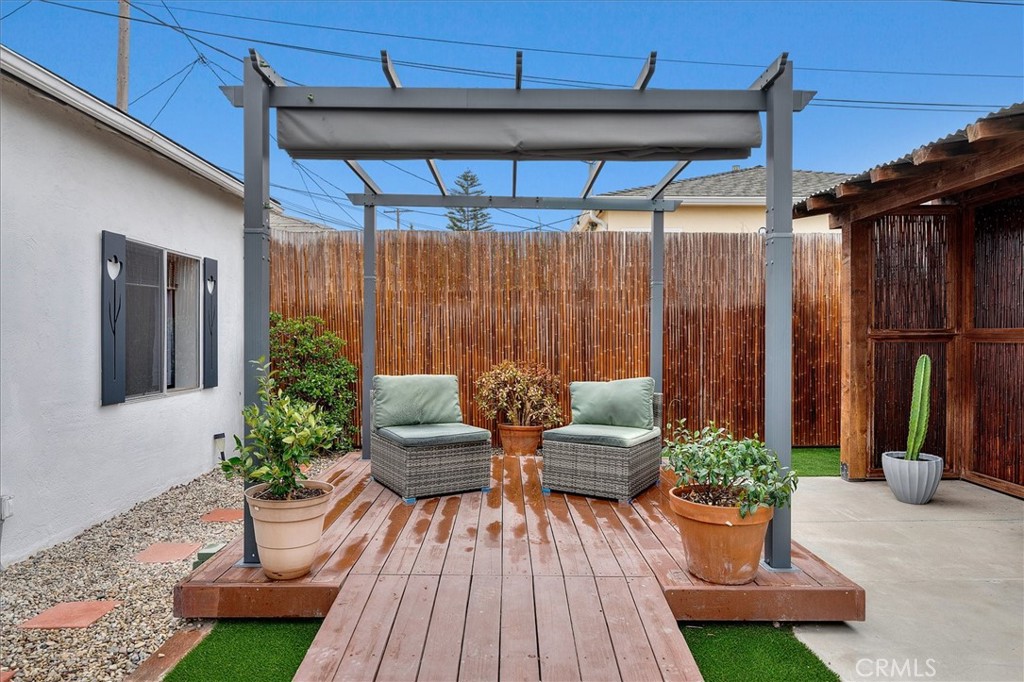 744 1/2 Flower Avenue Property Photo 3