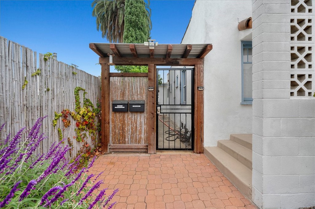 744 1/2 Flower Avenue Property Photo 26