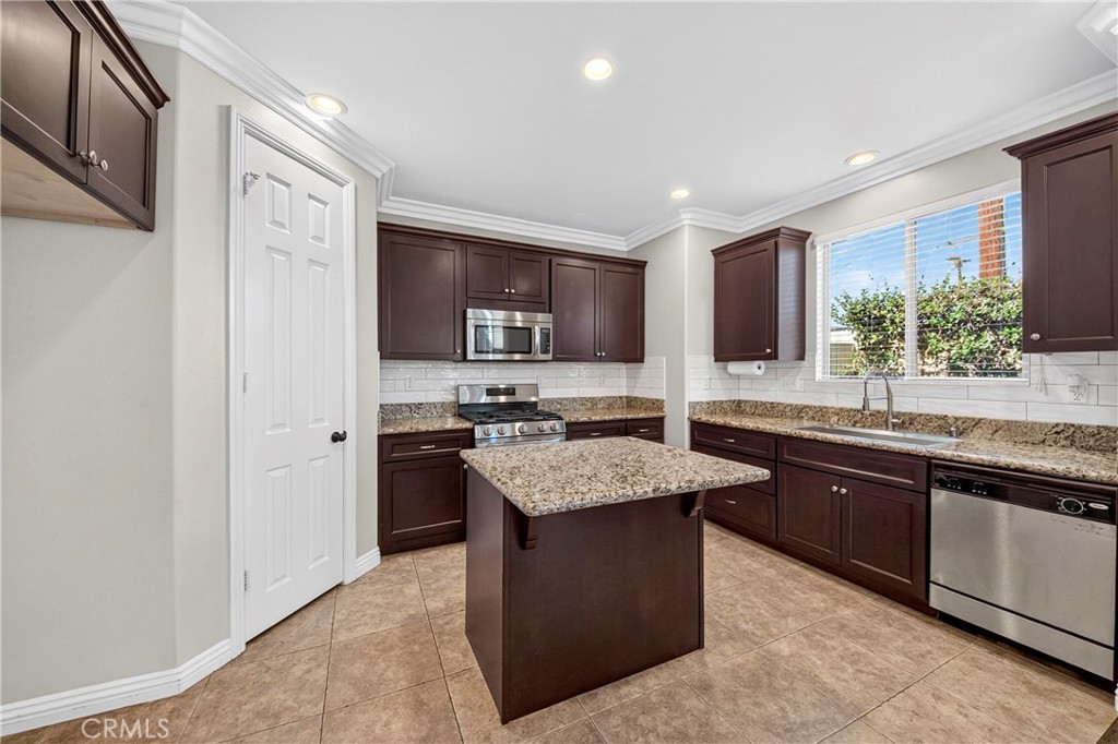 1669 Orchid Way Property Photo 10