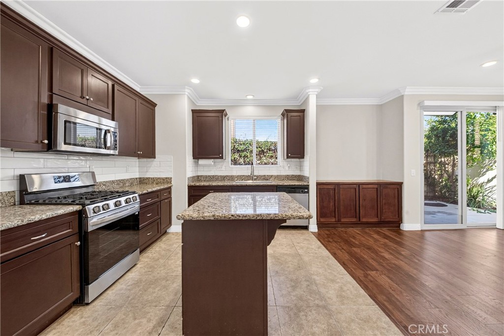 1669 Orchid Way Property Photo 11