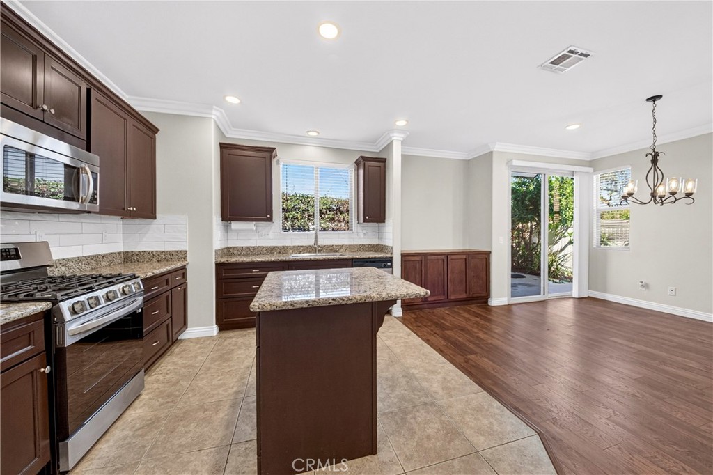 1669 Orchid Way Property Photo 12