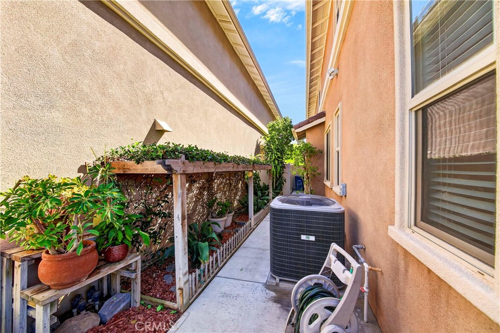 1669 Orchid Way Property Photo 36