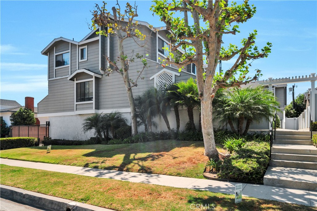 2721 Gramercy Avenue 2 Property Photo 1