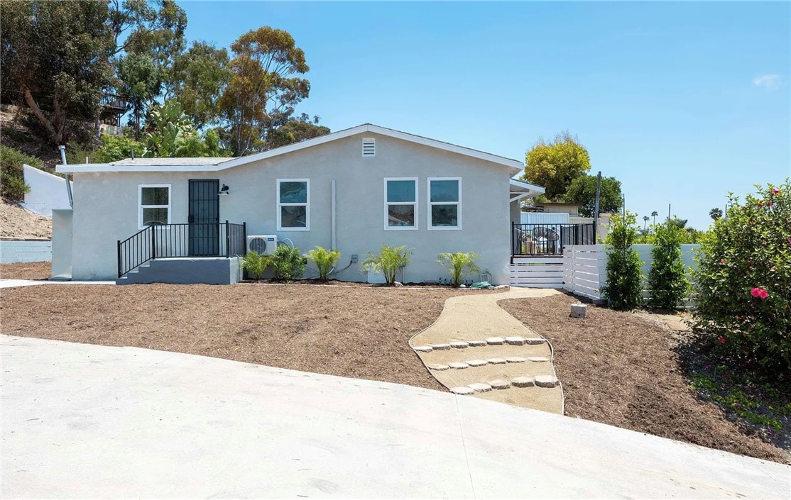 2250 Oceanside Property Photo 2