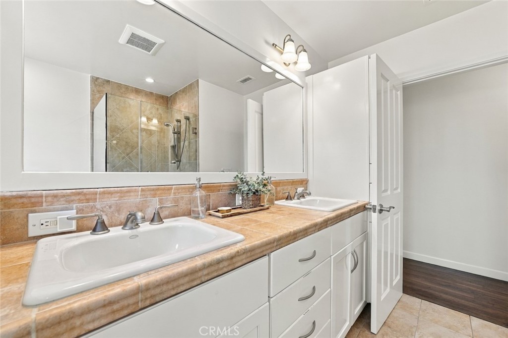 6321 W 79th Street Property Photo 19