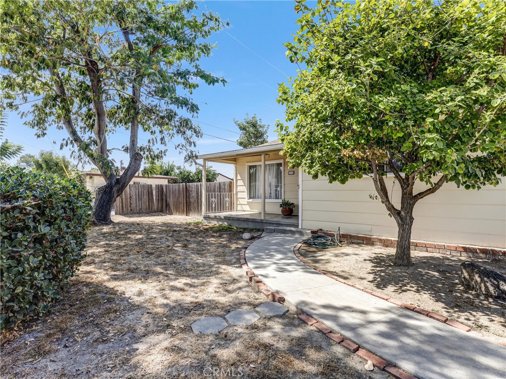 5015 La Madera Property Photo 3