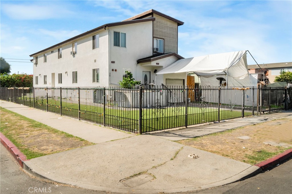 156 E 101st Property Photo 2