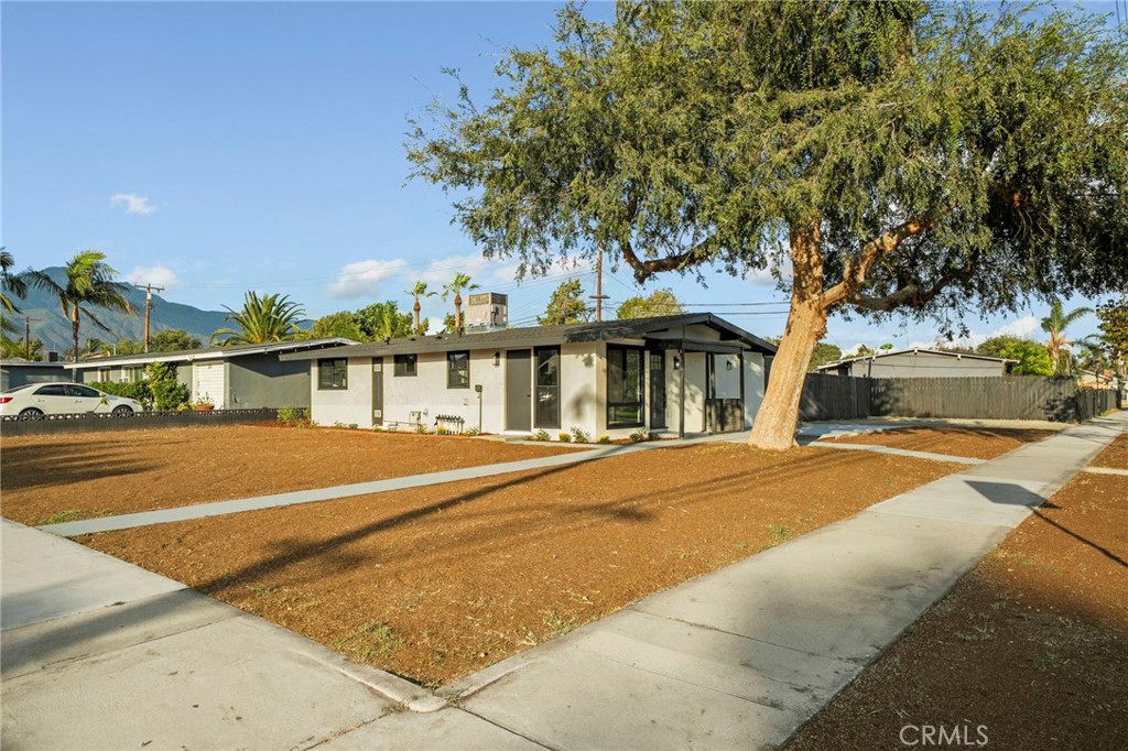 921 E 5th Street Property Photo 4