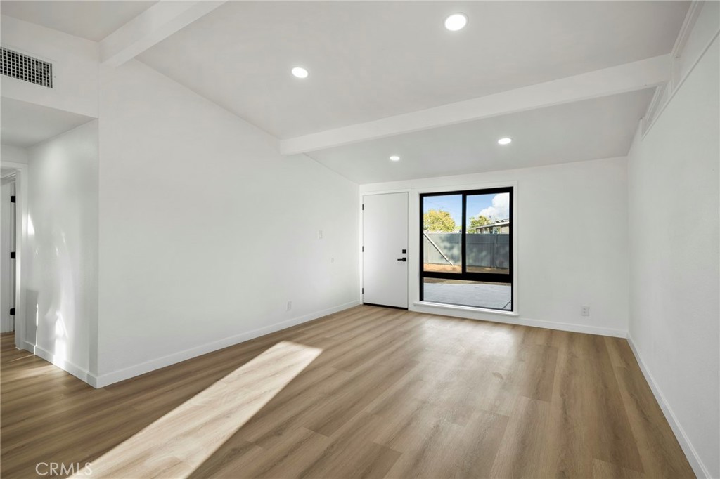 921 E 5th Street Property Photo 5