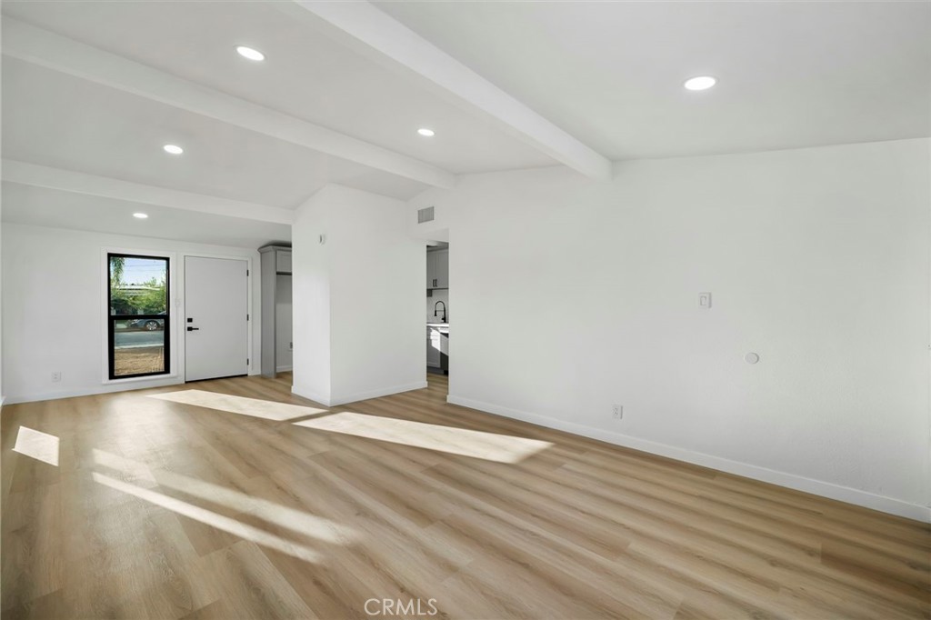 921 E 5th Street Property Photo 7
