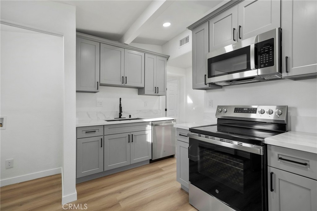 921 E 5th Street Property Photo 10