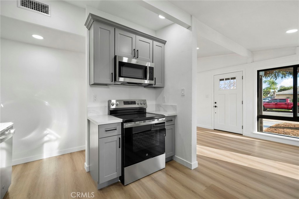921 E 5th Street Property Photo 11