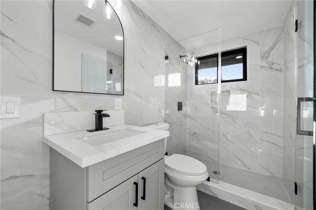 921 E 5th Street Property Photo 19