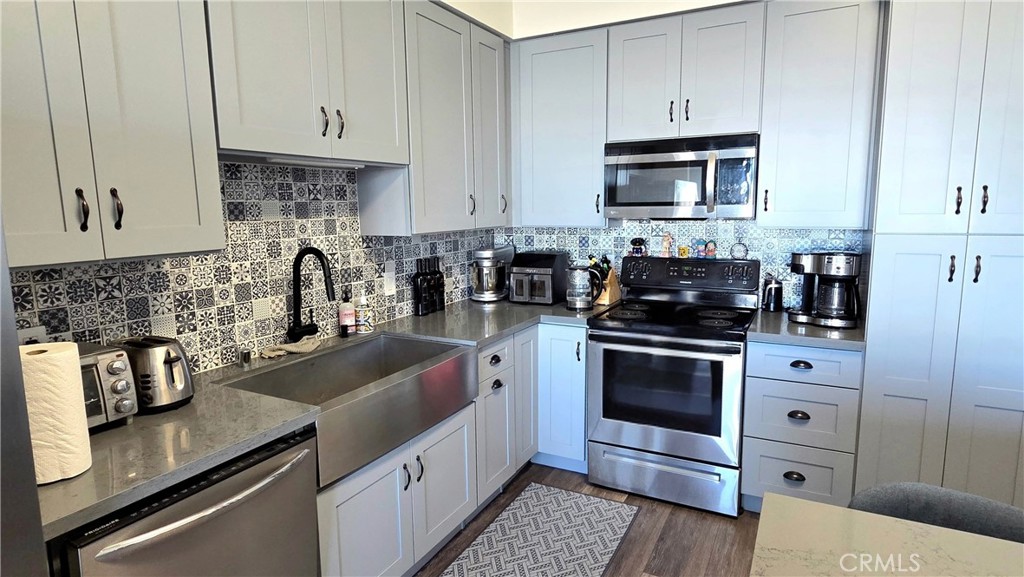 488 E Ocean 1607 Property Photo 4