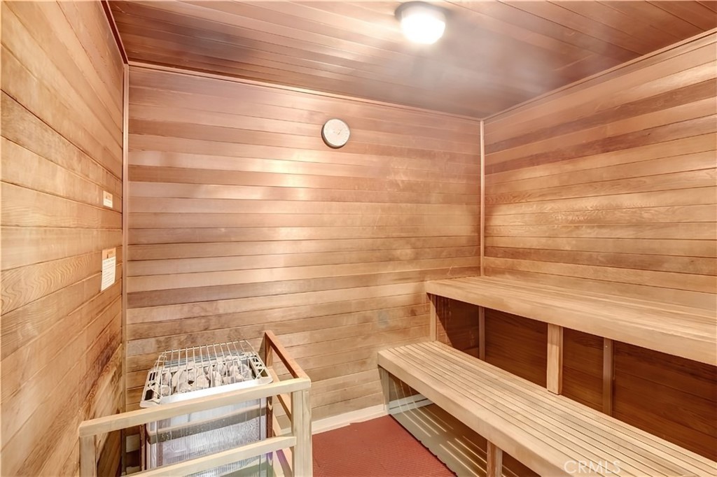 488 E Ocean 1607 Property Photo 22