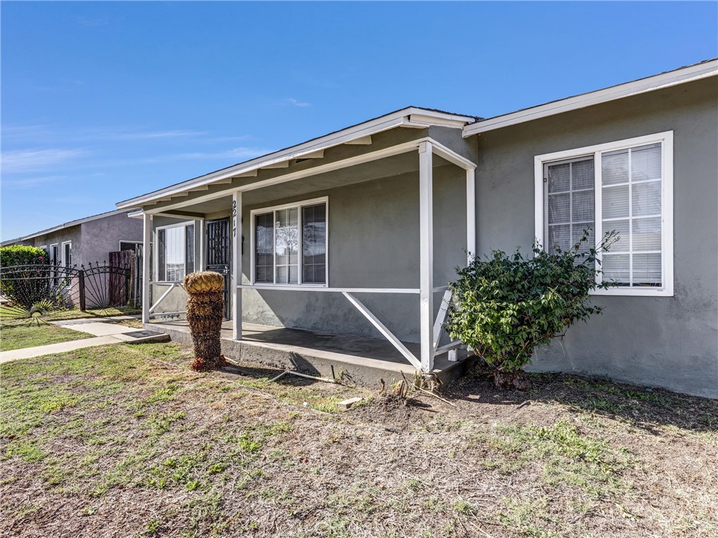 2217 W Raymond Property Photo 5