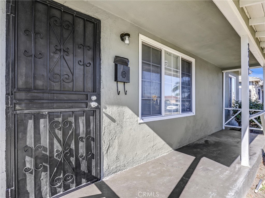2217 W Raymond Property Photo 6