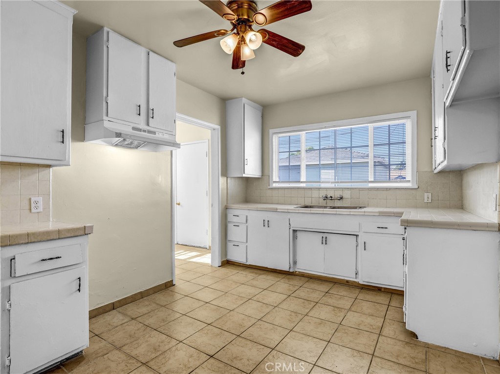 2217 W Raymond Property Photo 10
