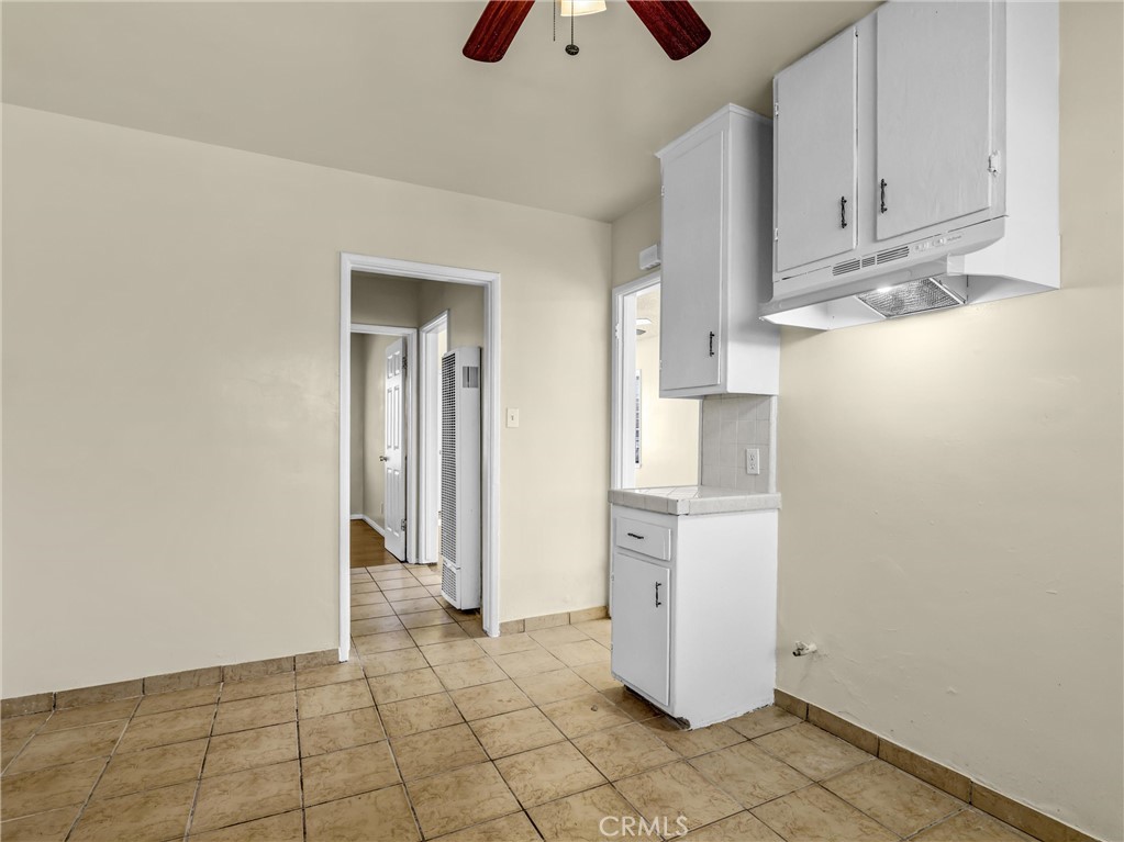 2217 W Raymond Property Photo 13