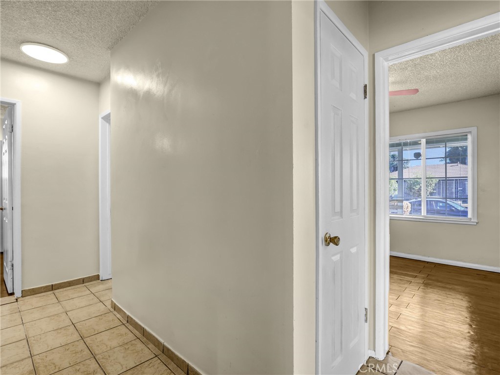 2217 W Raymond Property Photo 14