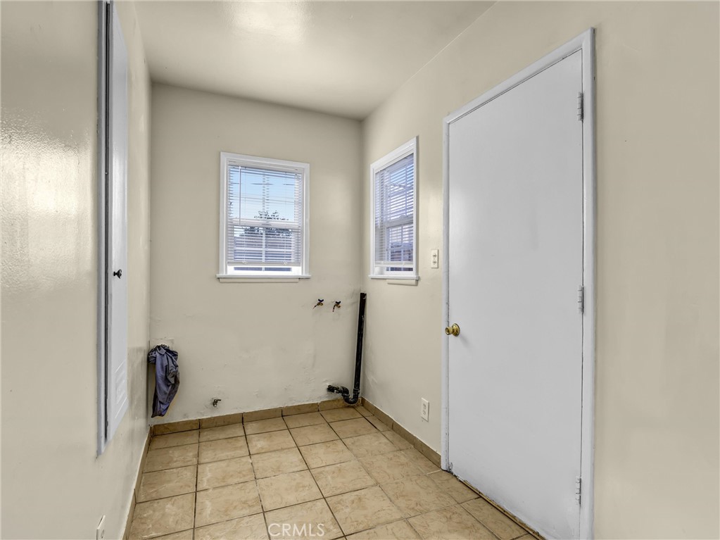 2217 W Raymond Property Photo 15