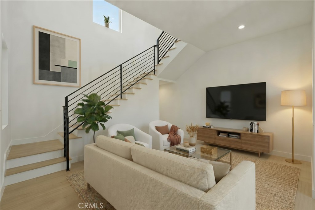 15634 Sombra Avenue B Property Photo 3