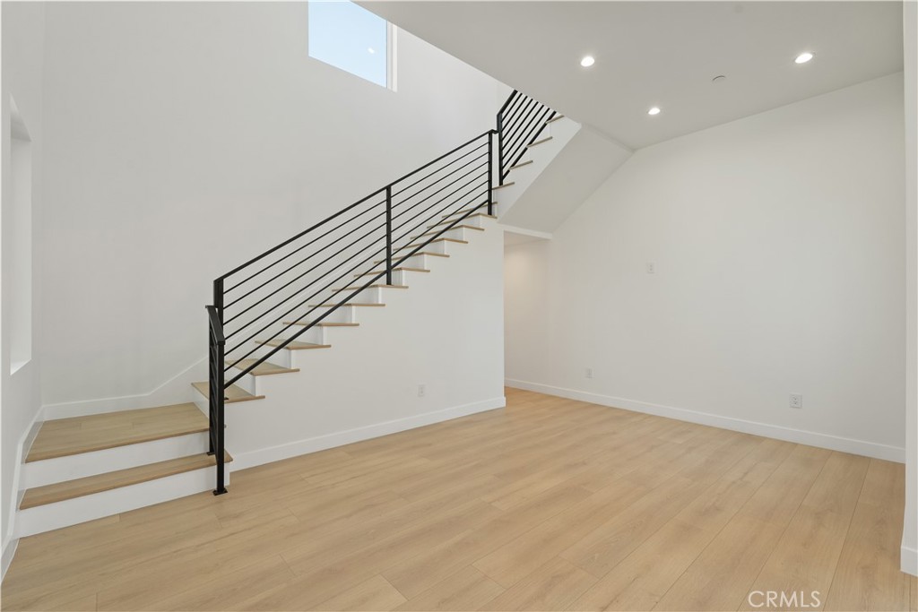 15634 Sombra Avenue B Property Photo 4