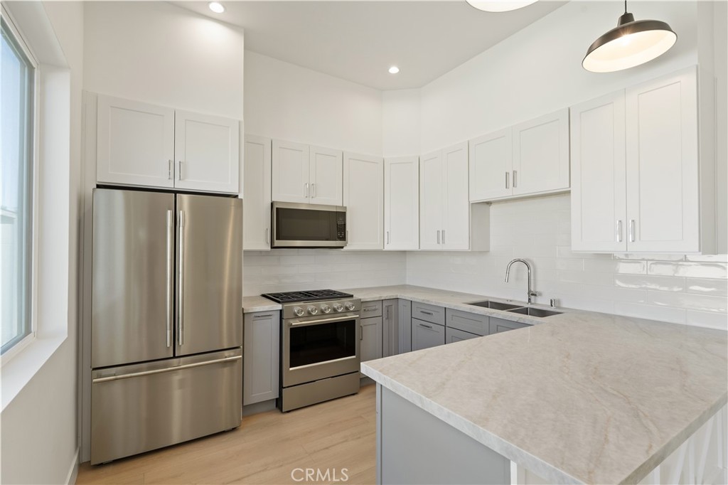15634 Sombra Avenue B Property Photo 8