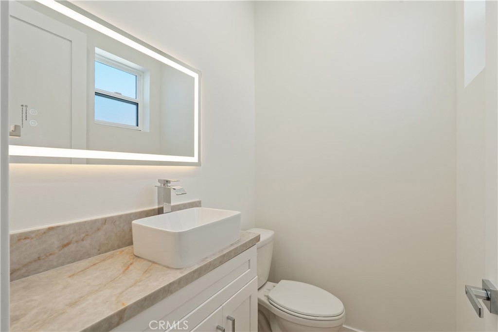 15634 Sombra Avenue B Property Photo 11