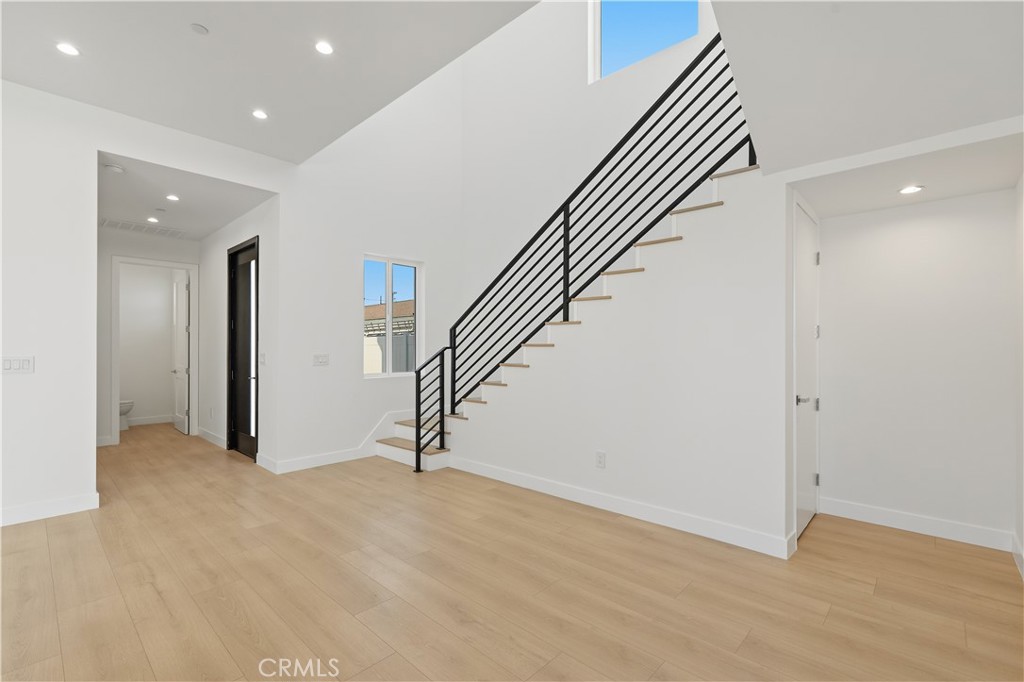 15634 Sombra Avenue B Property Photo 12