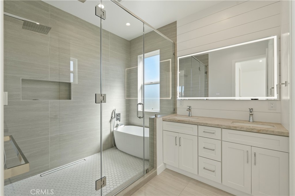 15634 Sombra Avenue B Property Photo 16