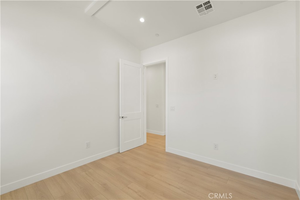 15634 Sombra Avenue B Property Photo 25