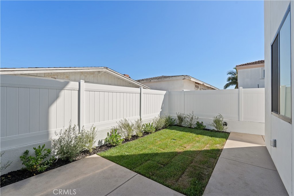 15634 Sombra Avenue B Property Photo 28