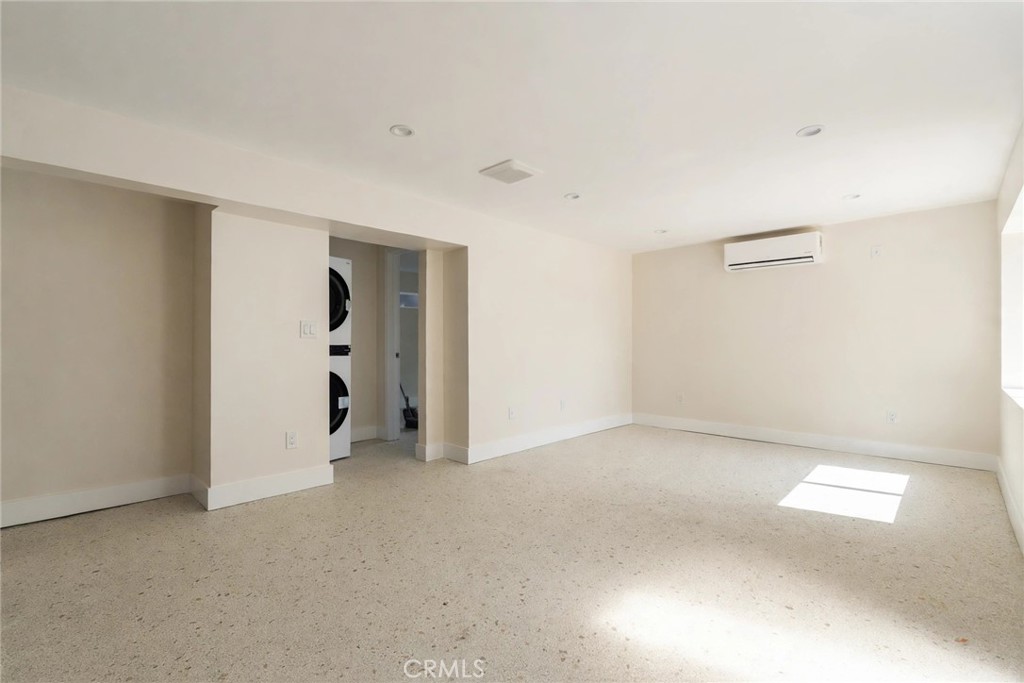 3629 W 58th Place 1/2 Property Photo 8