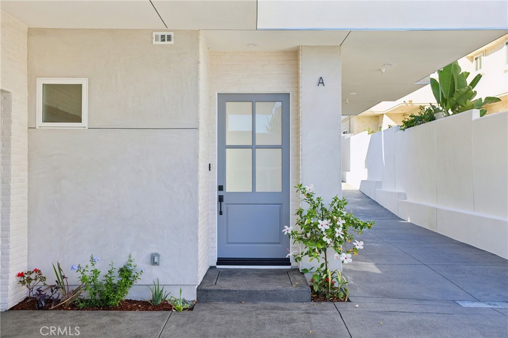 2019 Huntington Lane A Property Photo 2